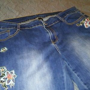 pics of the front and back of the Poppy Jeans.